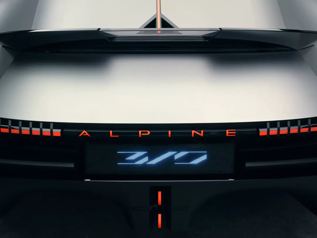 Alpine A310 Vision — detal tyłu, światła i logo Alpine