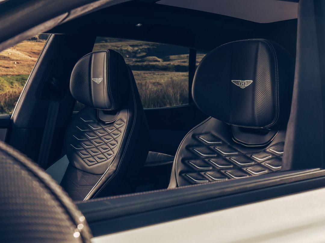 Bentley Torcal First Edition — wnętrze, fotele przednie