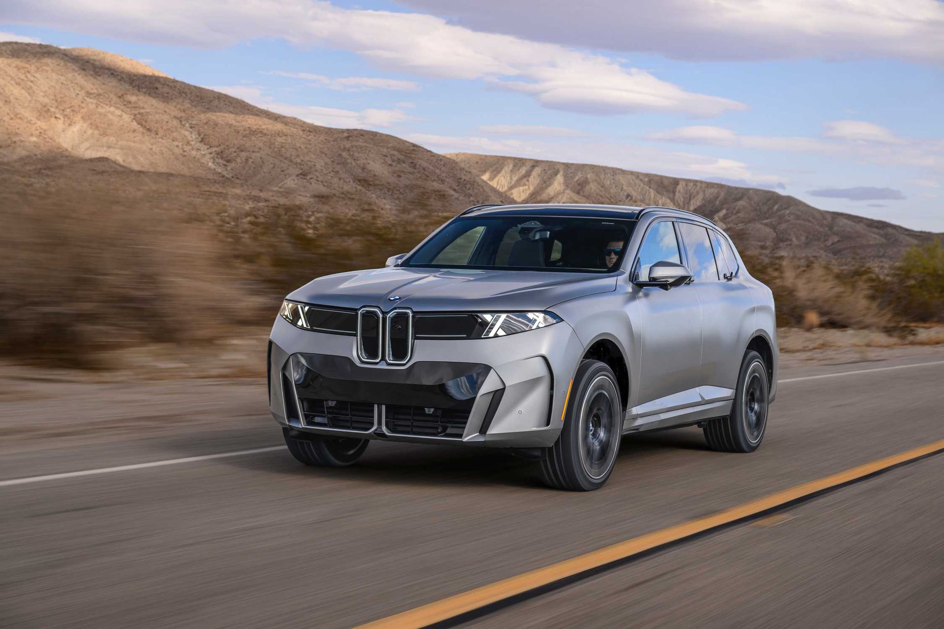 BMW X5 (G65) — przód, jazda na otwartej drodze