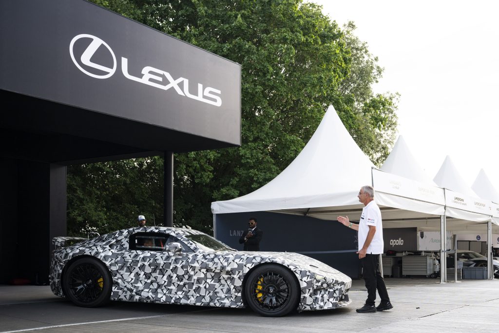 Lexus LFA Concept — przód, prezentacja statyczna pod szyldem Lexus