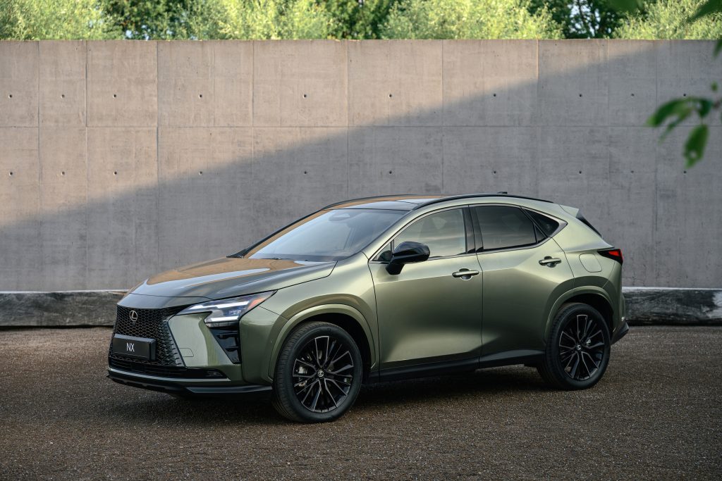 Lexus NX po liftingu — przód 3/4, zbliżenie z detalem karoserii