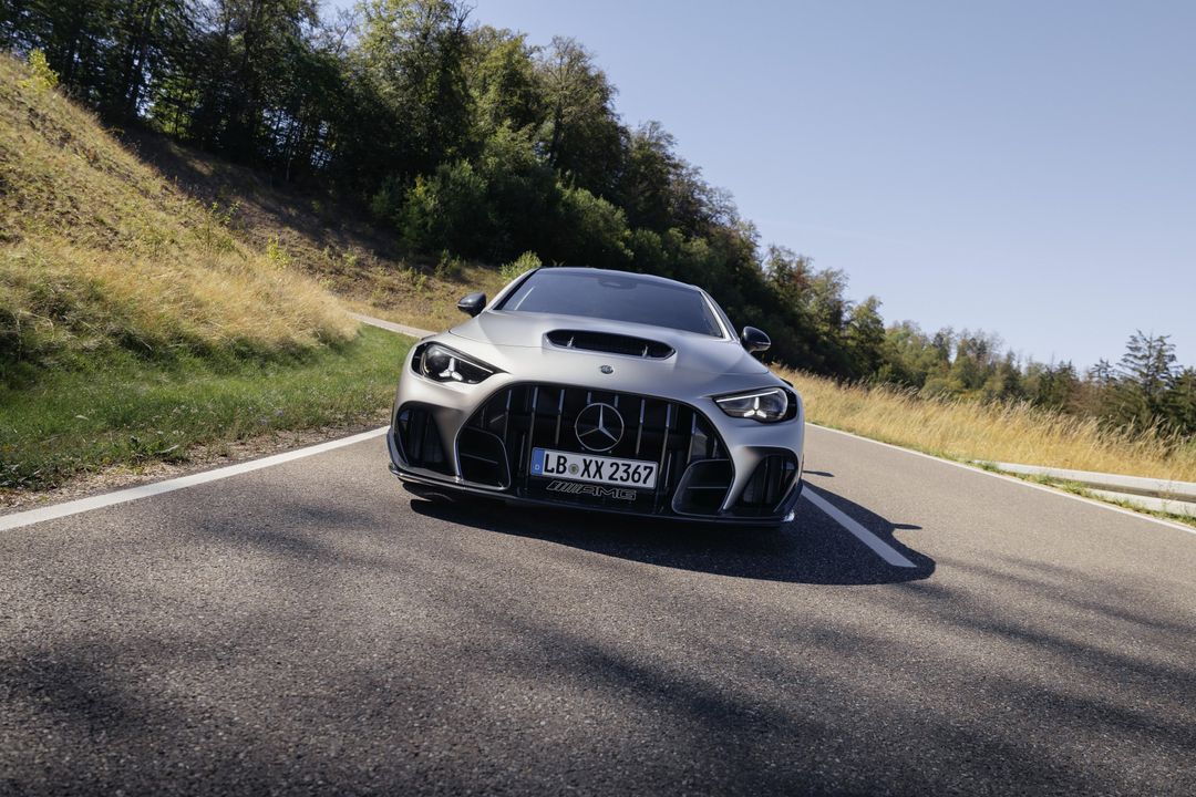 Mercedes-AMG CLE 646 Spezialanfertigung — przód, na drodze