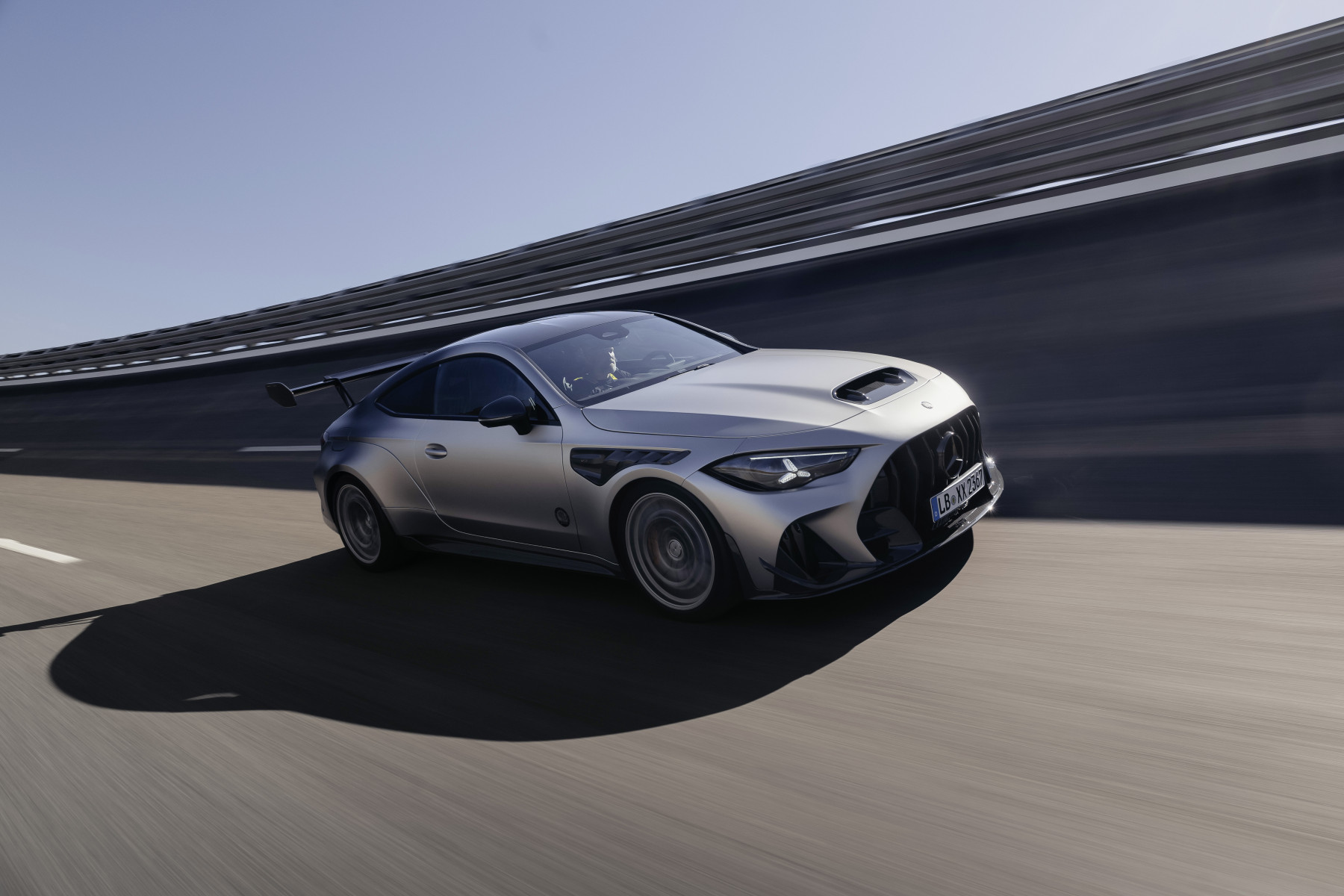 Mercedes-AMG CLE 646 Spezialanfertigung — bok, jazda na torze