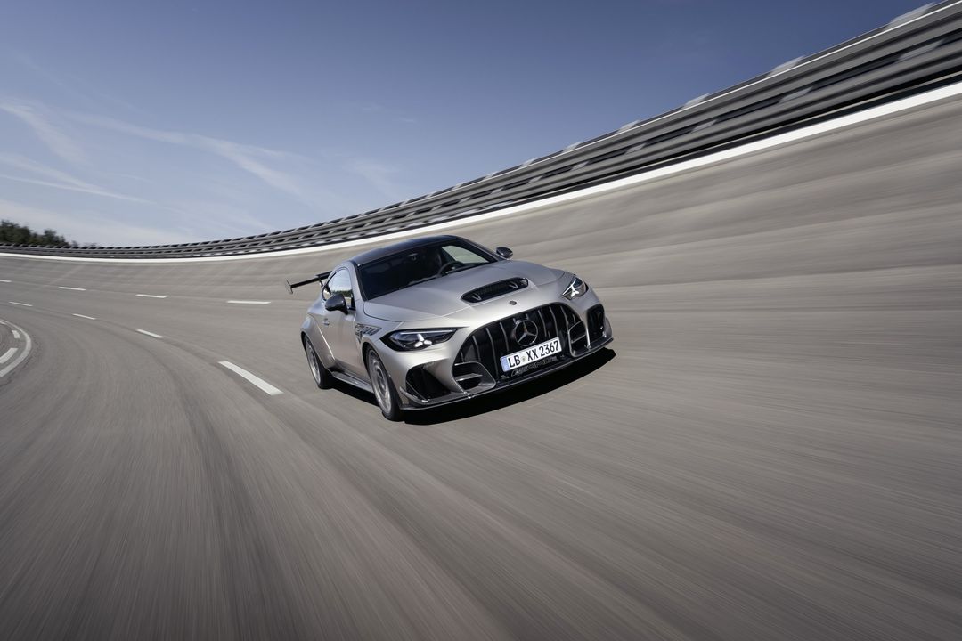 Mercedes-AMG CLE 646 Spezialanfertigung — bok, jazda na torze