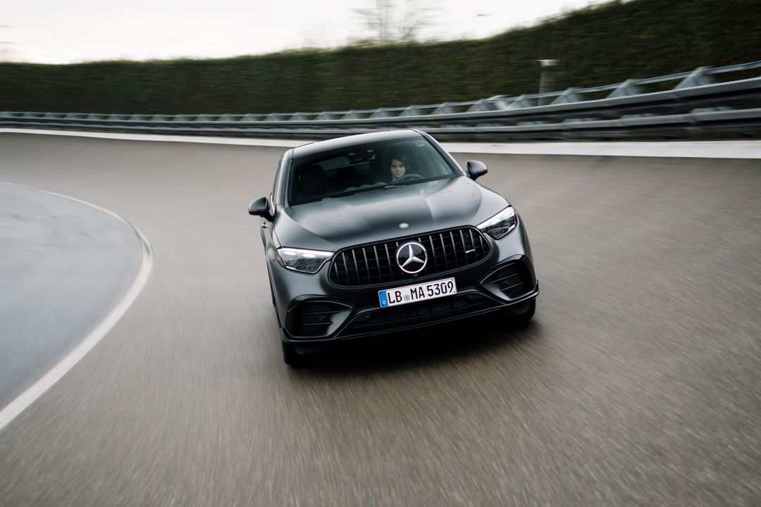 Mercedes-AMG GLC 53 4MATIC+ — przód, dynamiczne wejście w zakręt toru