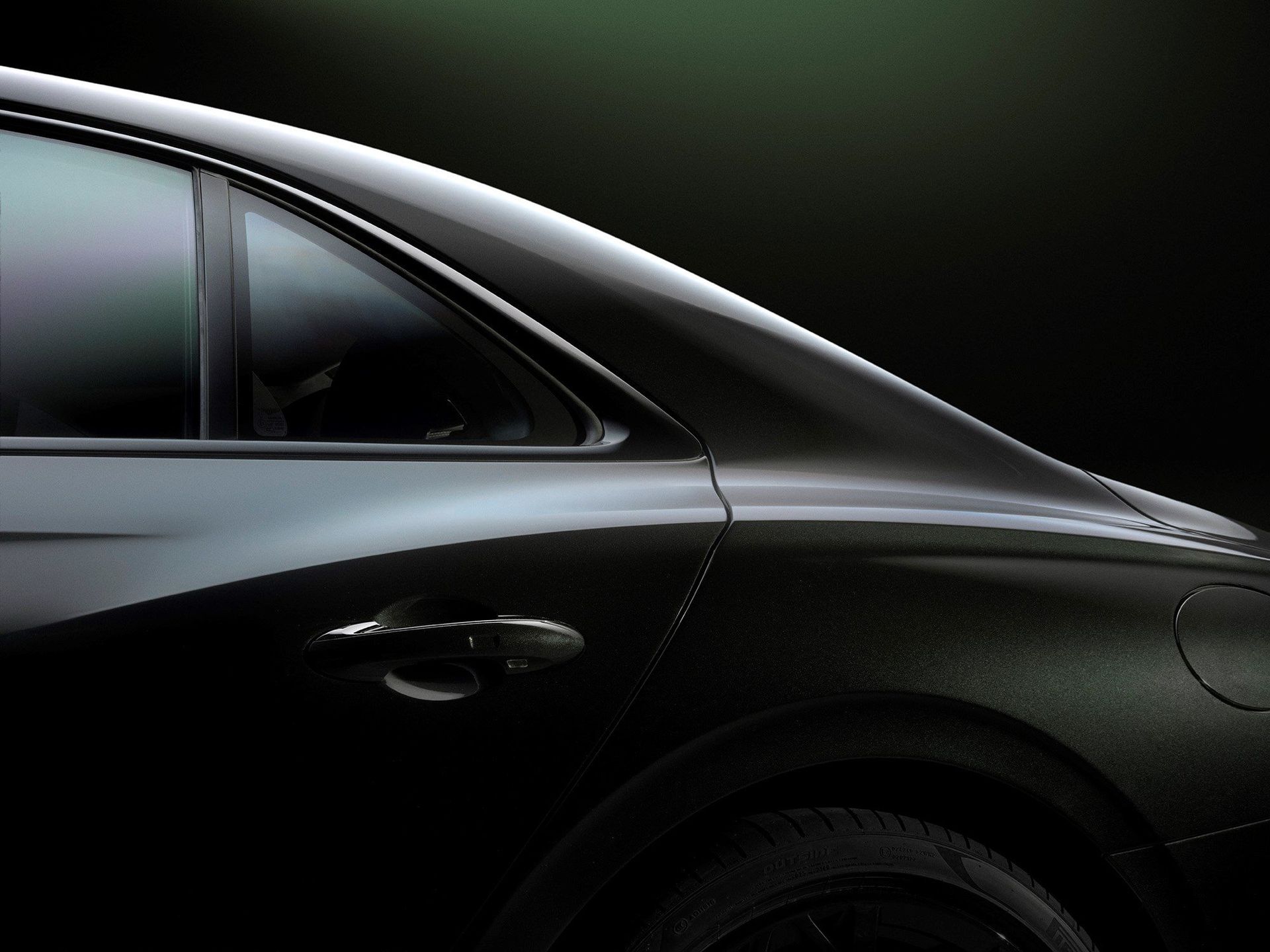 Bentley Flying Spur S — detal klamki i linii nadwozia