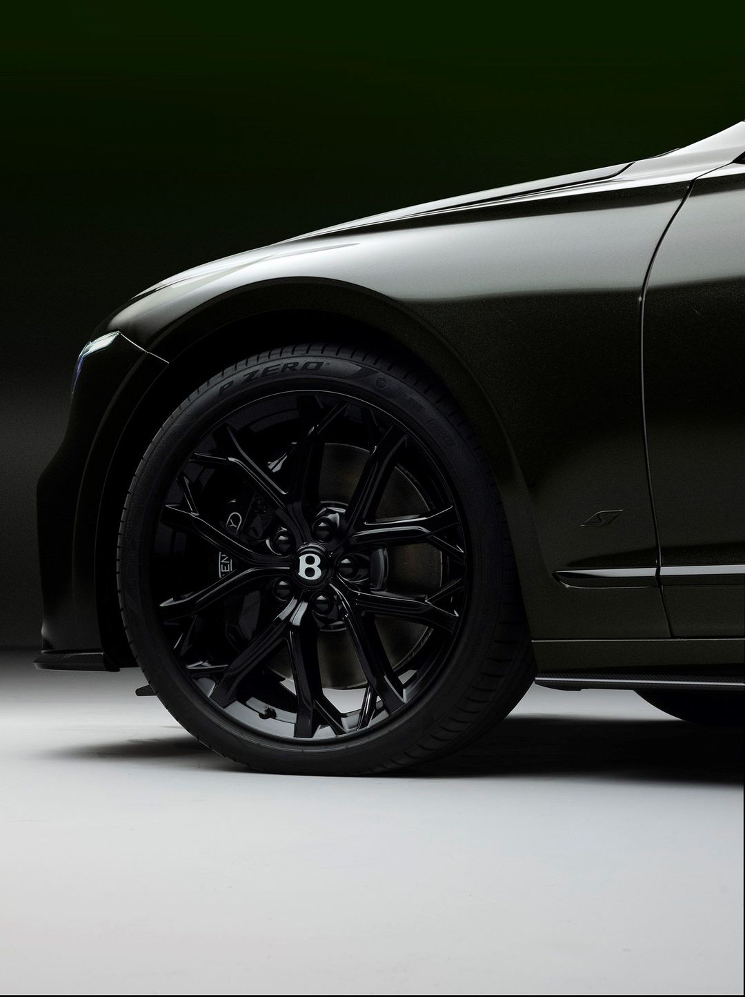 Bentley Flying Spur S — detal felgi i opony