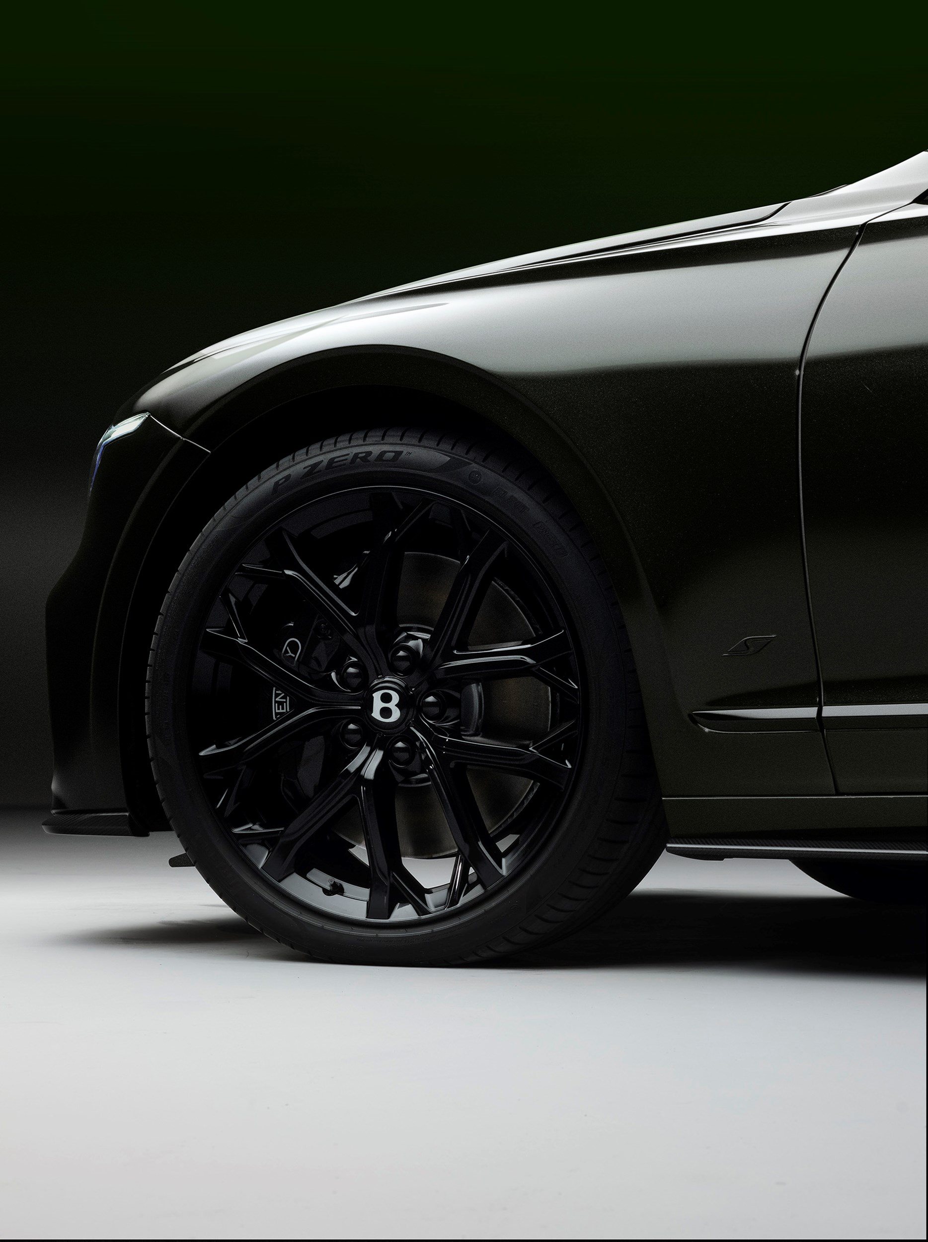Bentley Flying Spur S — detal felgi i opony