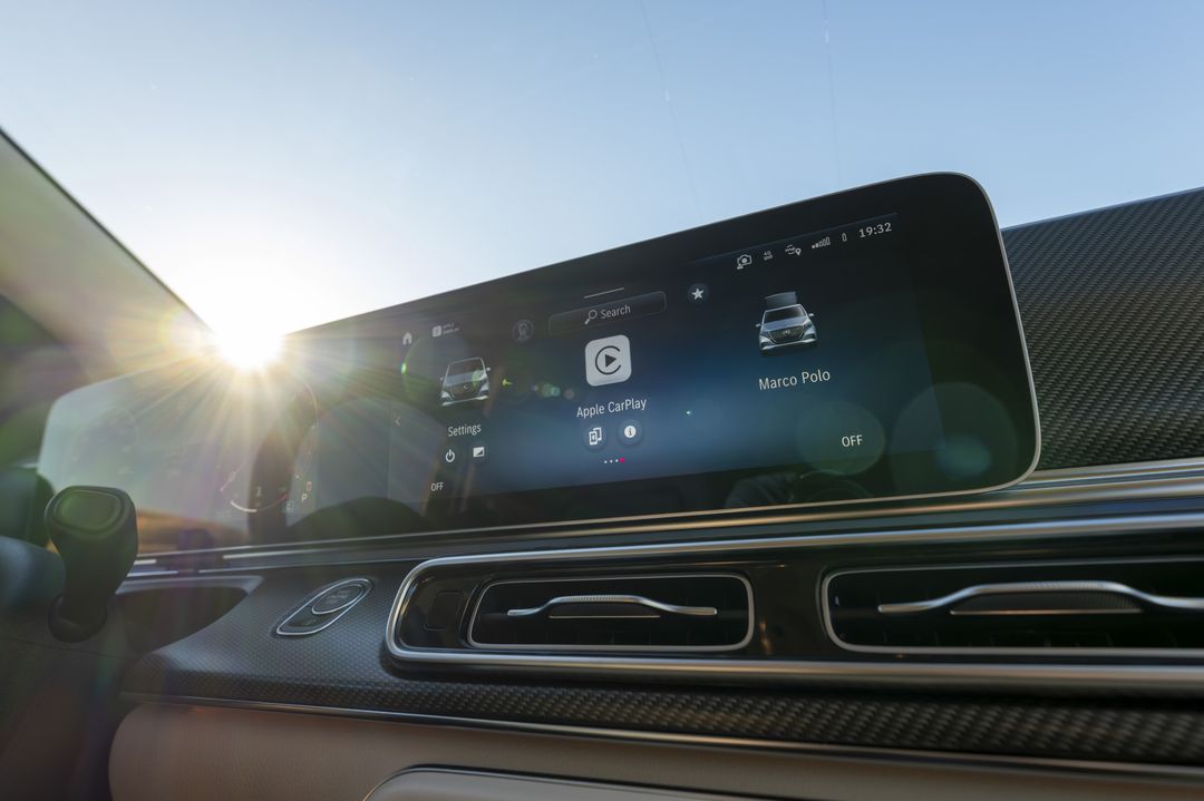 Mercedes-Benz Marco Polo — detal, ekran multimedialny z nazwą Marco Polo