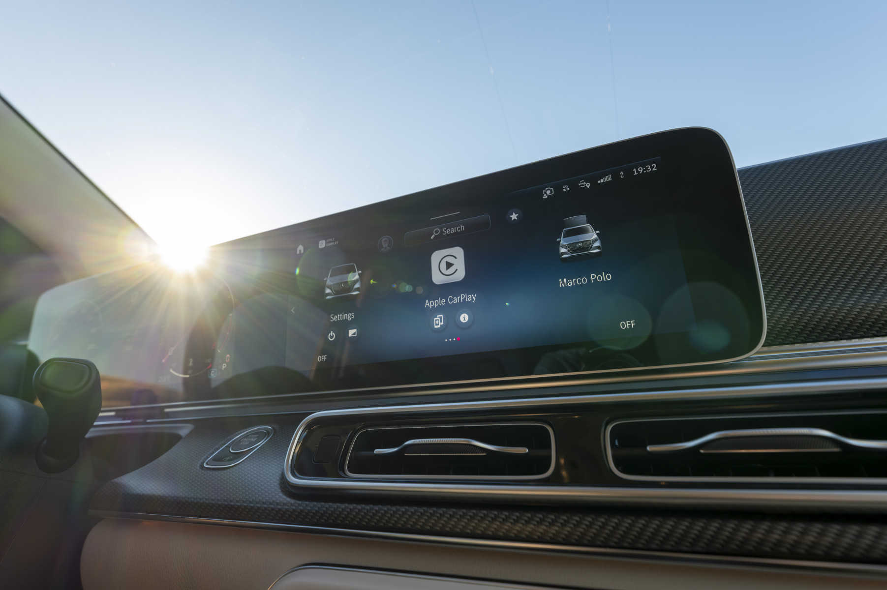 Mercedes-Benz Marco Polo — detal, ekran multimedialny z nazwą Marco Polo