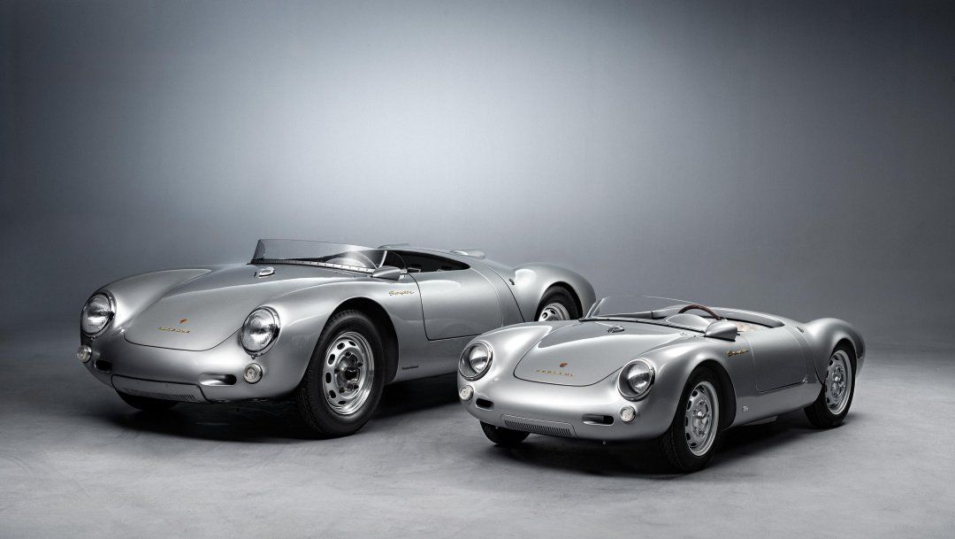 Porsche 550 J — przód, dwa egzemplarze w studio