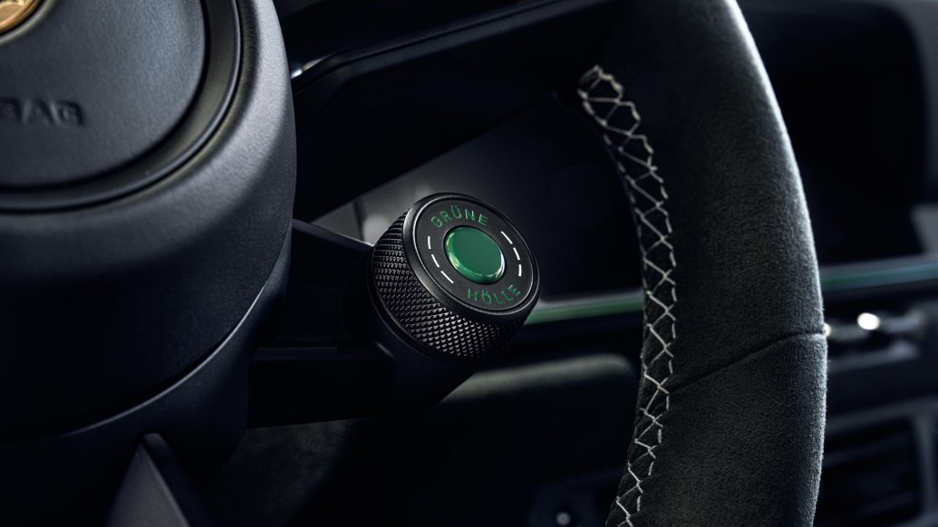 Porsche 911 GT3 — detal przycisku trybu „Grüne Hölle” na kierownicy