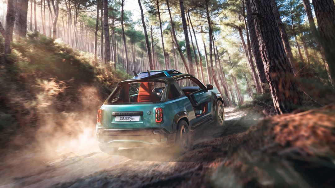 Renault 4 JP4x4 Concept — tył, jazda leśną drogą w obłoku kurzu