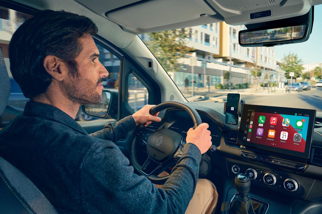 Renault Kangoo E-Tech — wnętrze, kierowca