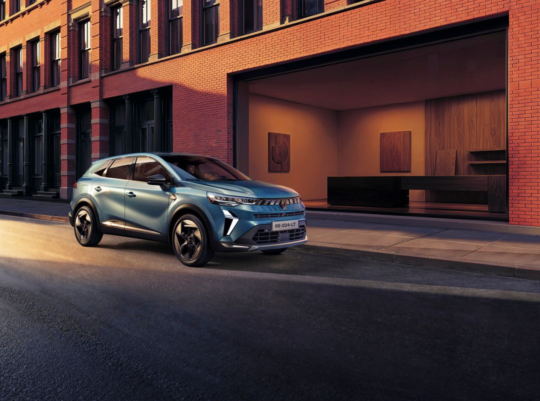 Renault Symbioz Eco-G 120 — przód, ujęcie 3/4 w ruchu