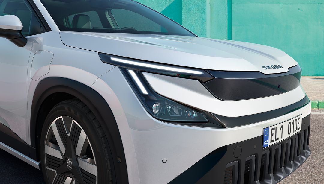 Škoda Epiq — zbliżenie na reflektory LED i zamknięty panel przedni, detal wzornictwa