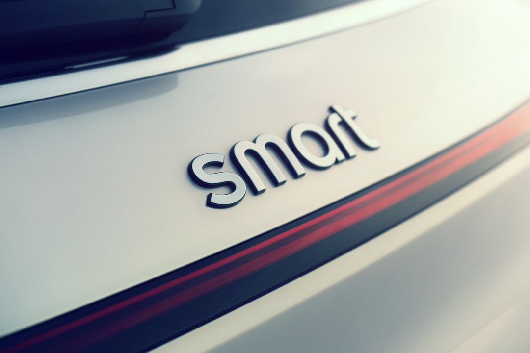 smart – detal, logo marki na tylnym zderzaku